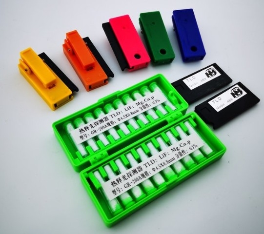 Leichte und langlebige Thermolumineszenzdosimeter TLD mit piezoelektrischen Wafern zur Strahlungsüberwachung